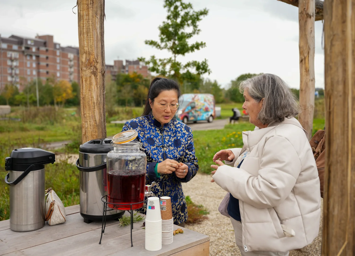 community theehuis thee buiten schenken